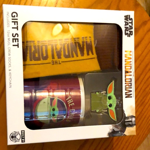 Star Wars “The Mandalorian” Gift Set. Sock, Mug and Keychain - Picture 1 of 4